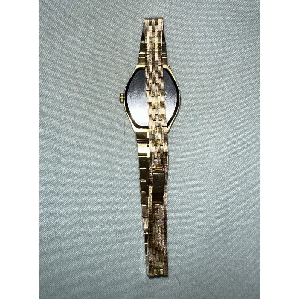 Vintage Citizen Women’s Gold-Tone Quartz Watch – Integrated Bracelet